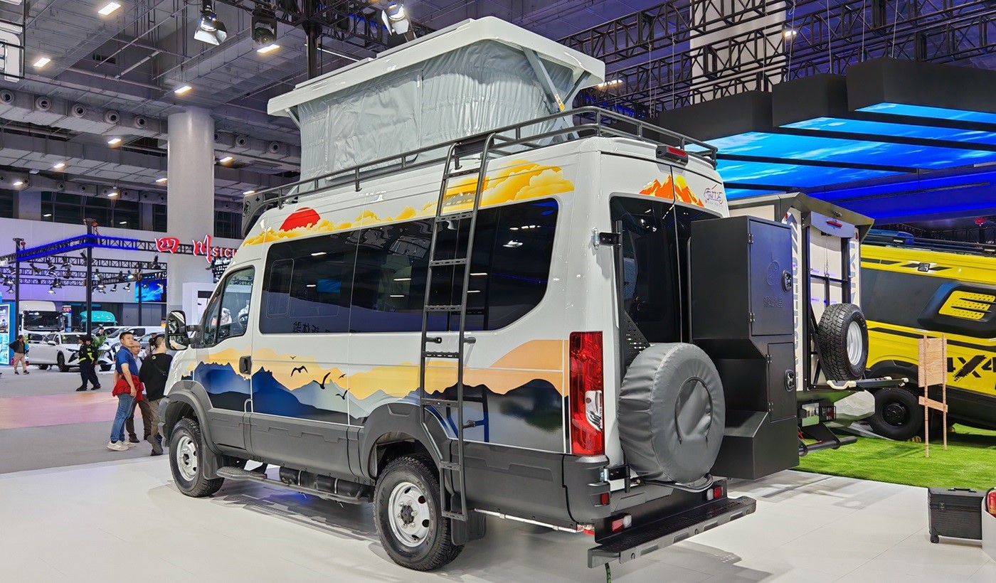 pop-top 4X4 Iveco motorhome pop-top 4X4 Iveco motorhome